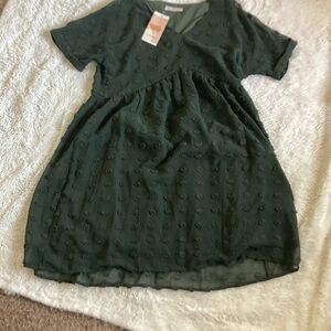 Tags on!! Festive green dress